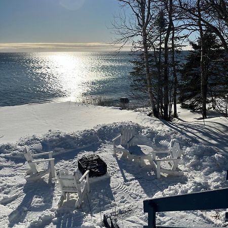 Chalet Chez Les Petit Grandes-Bergeronnes Exterior photo