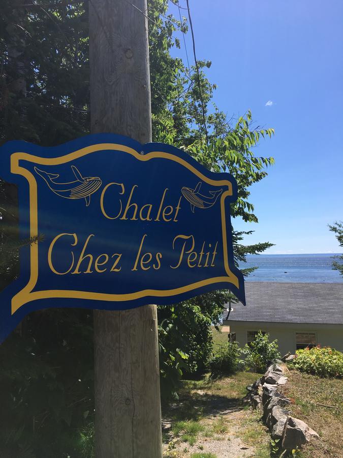 Chalet Chez Les Petit Grandes-Bergeronnes Exterior photo